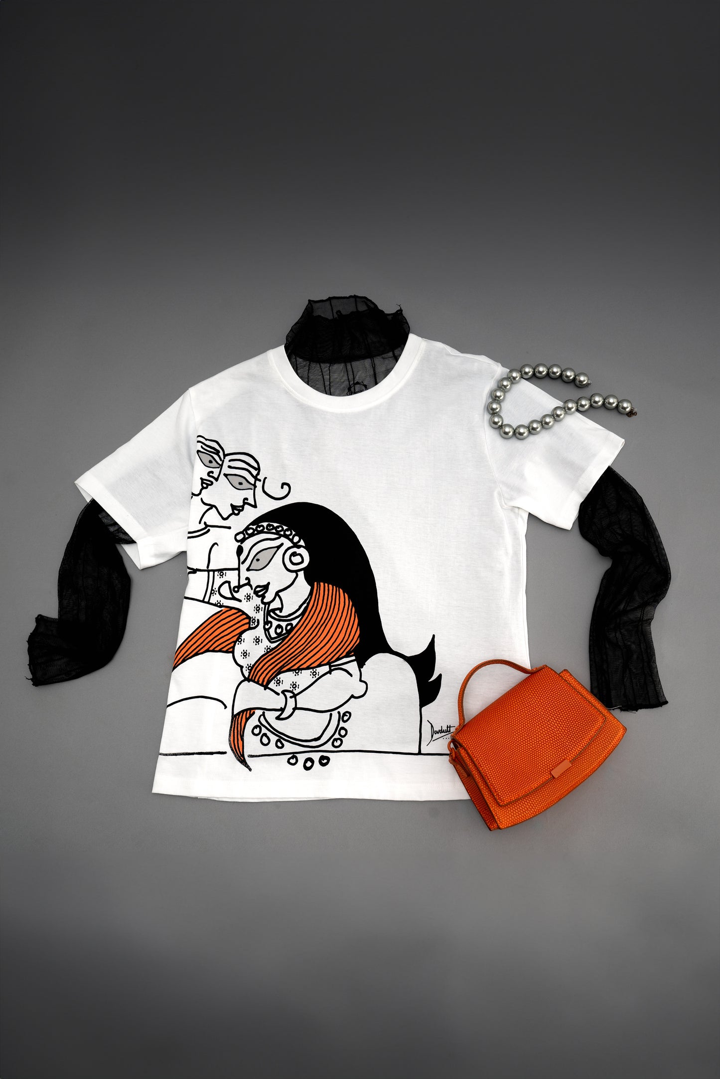 The Garland Weaver T-SHIRT - Devdutt