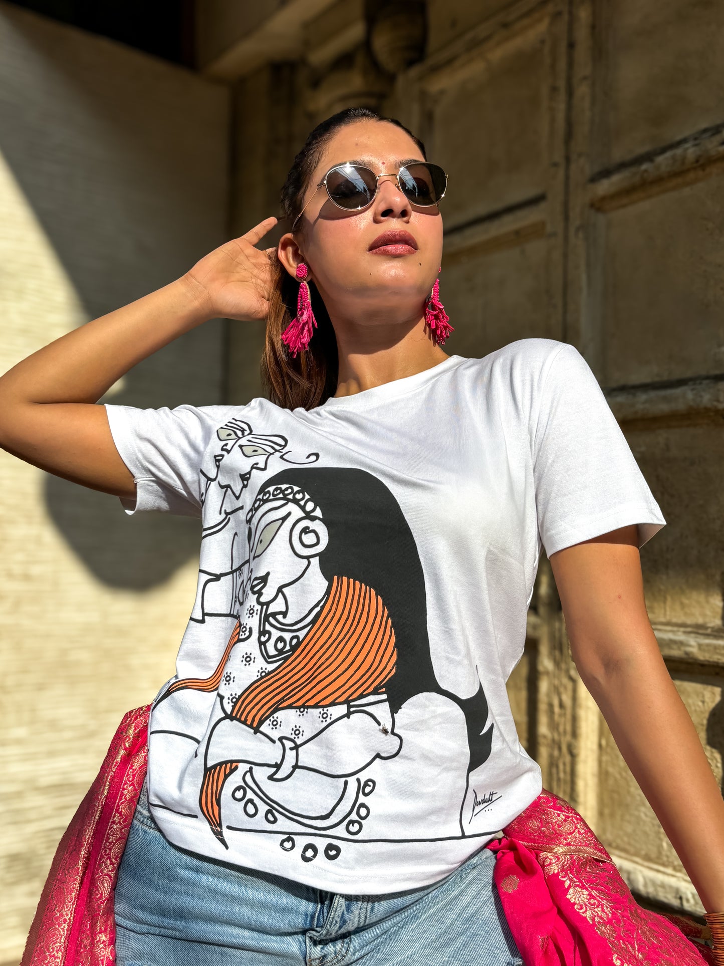 The Garland Weaver T-SHIRT - Devdutt