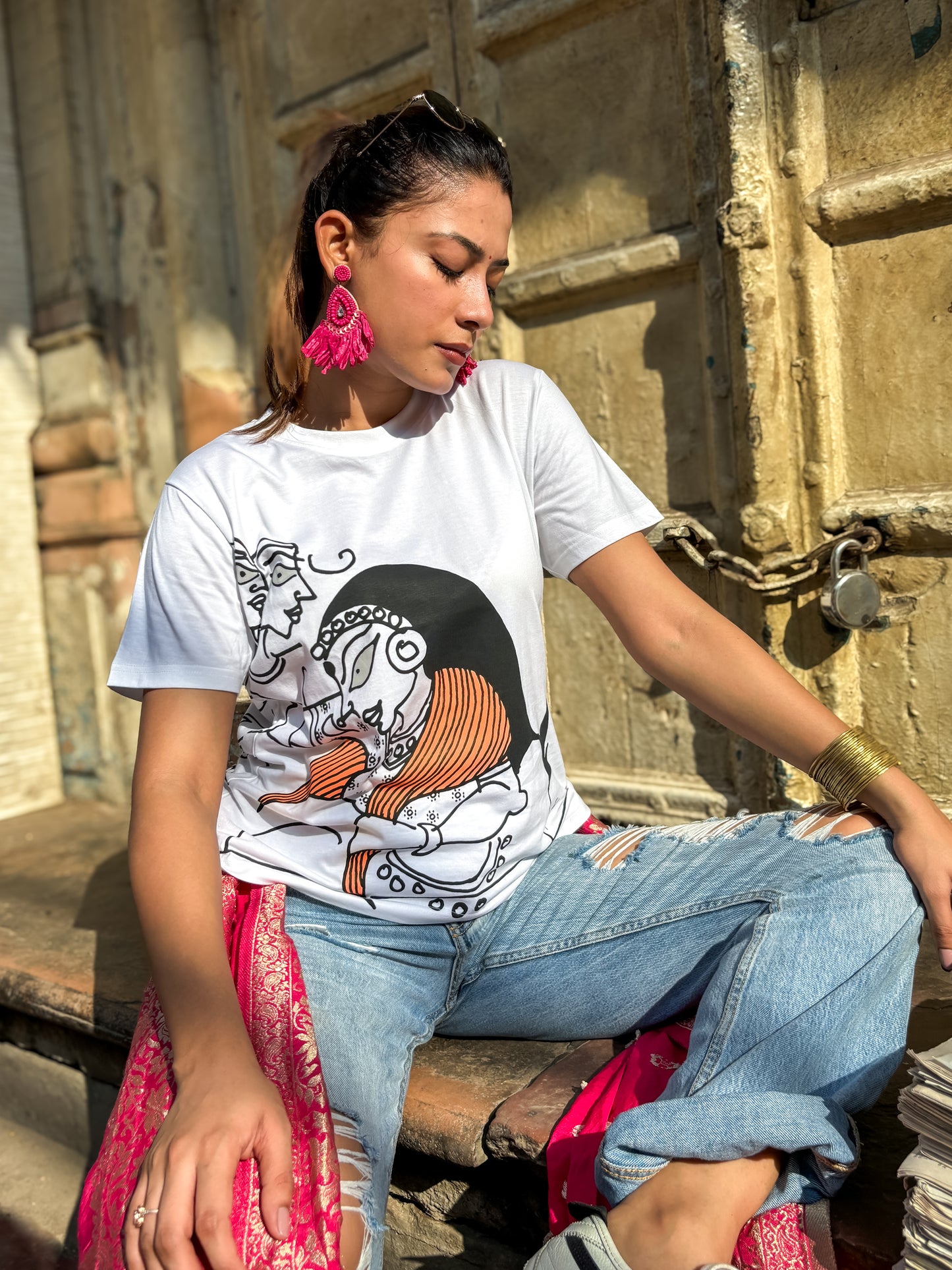 The Garland Weaver T-SHIRT - Devdutt
